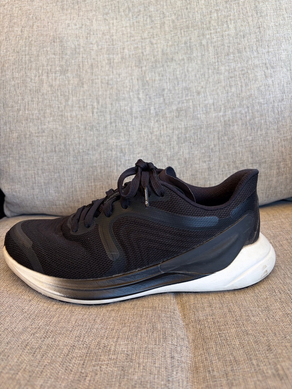 Lululemon Blissfeel 2 Black and White Womens Running Shoes - Picture 4 of 16
